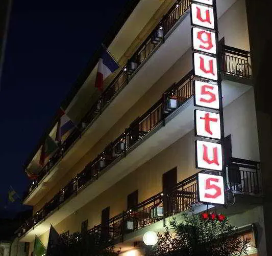 Augustus Отель 3*